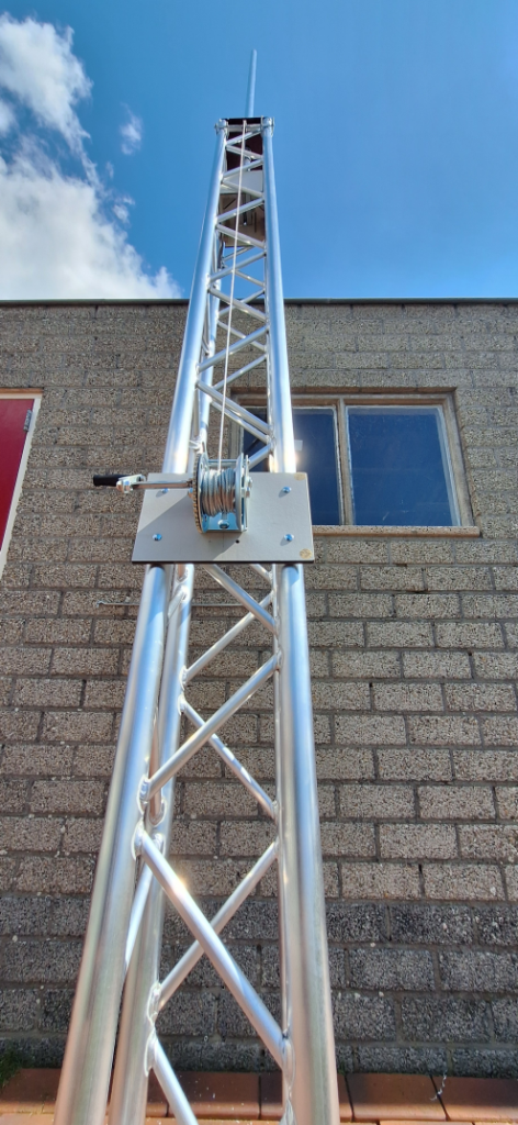 Mast fully extended