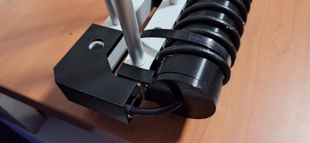 Choke assembly and feedpoint connection (with cover)